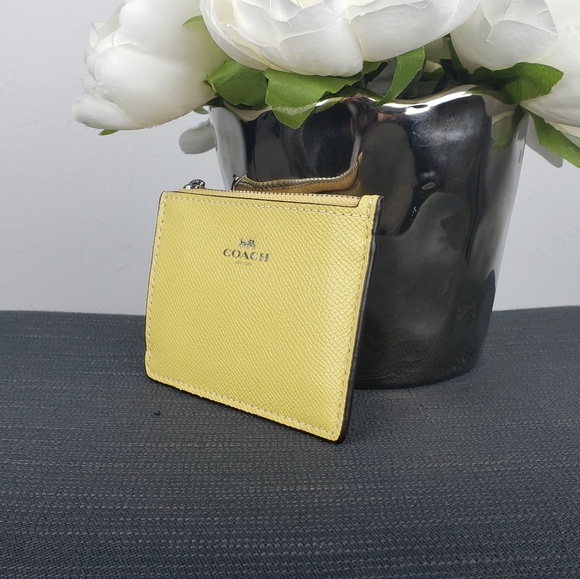 COACH Yellow Skinny Card and Keychain Case F12186 - Picture 2 of 8